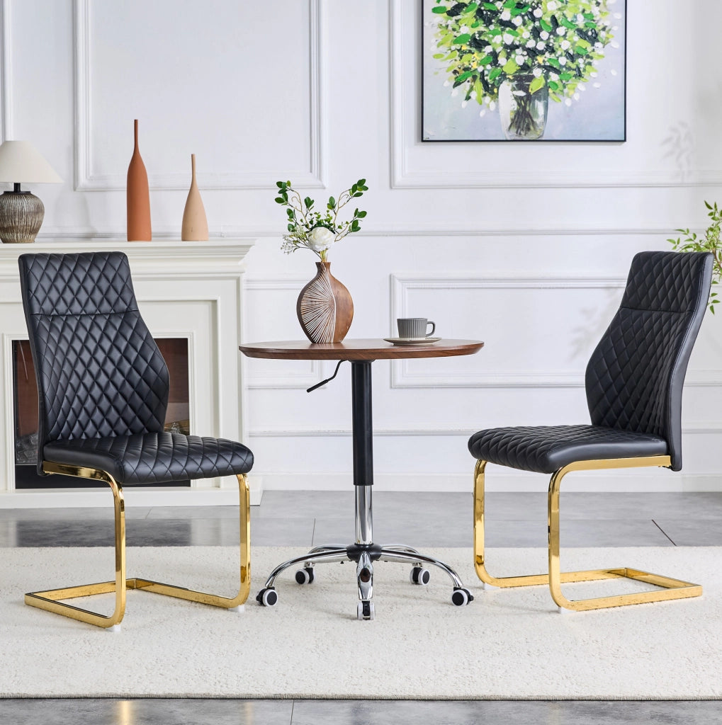 Set 2 sedie da pranzo in PU nero con motivo trapuntato; schienale alto 100 cm; struttura in metallo oro