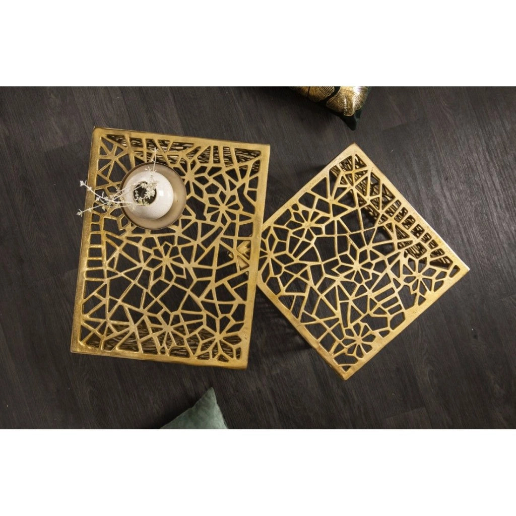 Tavolini bassi nidificati METRIX dorati – Tavolini bassi design in alluminio con motivi geometrici