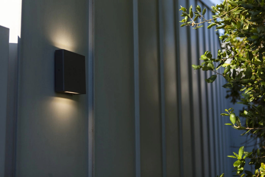 Applique esterno LED PILI quadrata grigio scuro IP54 Lutec