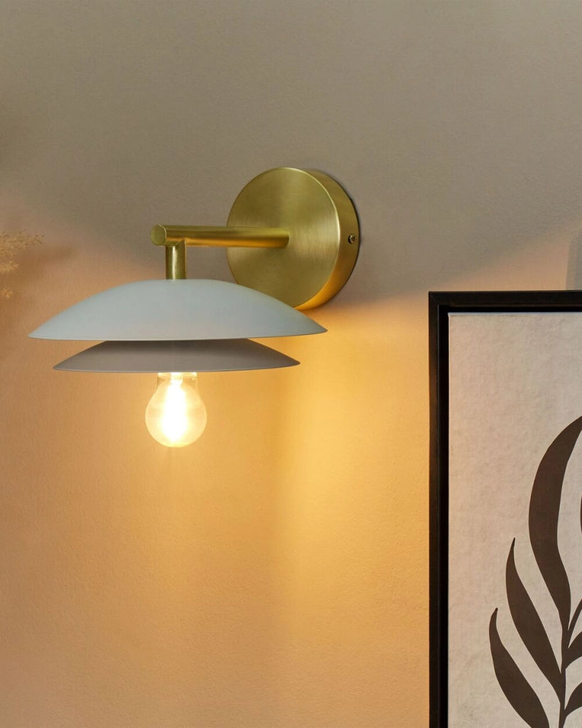 Lampada da parete moderna con base in metallo oro bianco e paralume a cono camera da letto soggiorno glamour