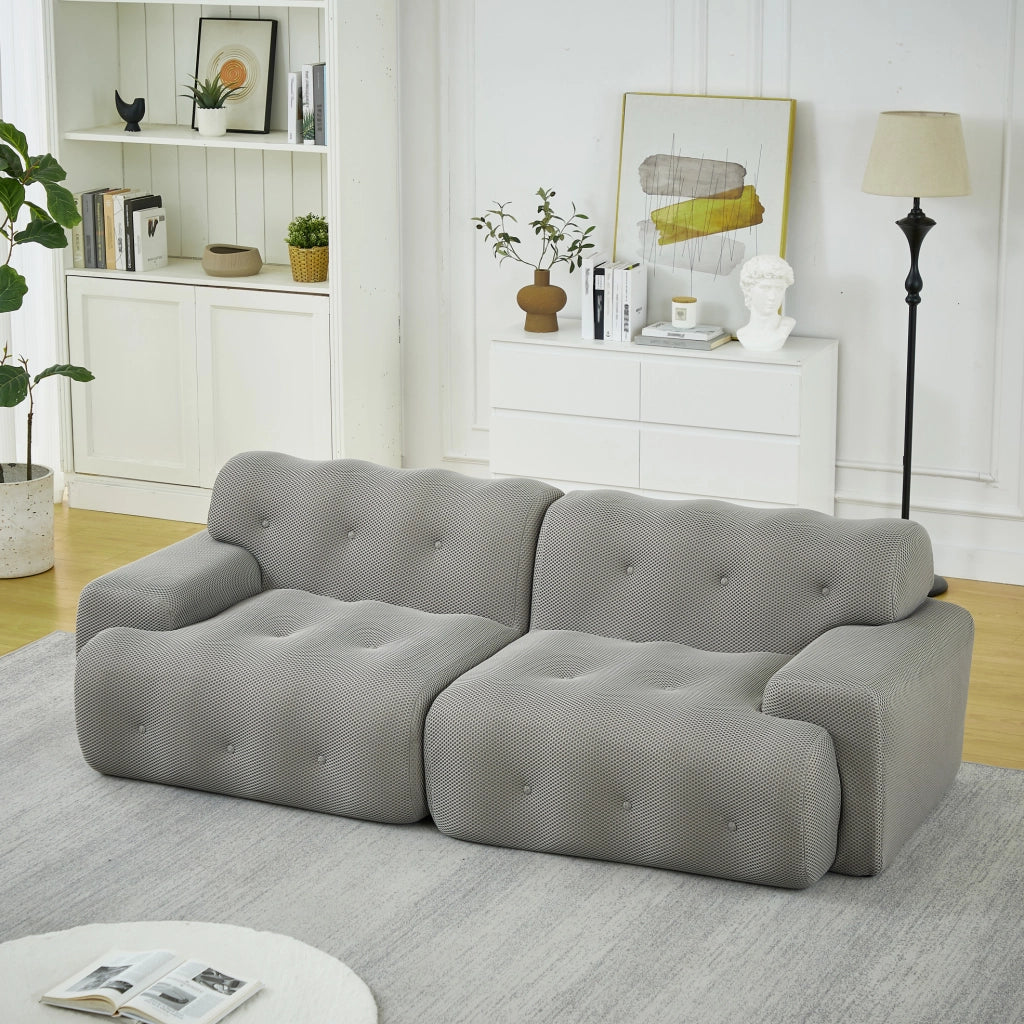 Divano Cloud due posti in tessuto 3D traspirante grigio con braccioli larghi e design moderno