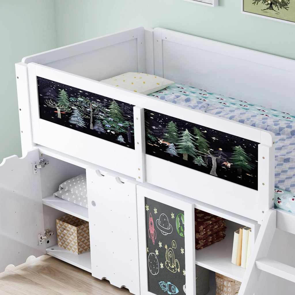 Letto a soppalco 90 × 200 cm con armadio a due ante; lavagna e scala inclinata a due gradini in legno e MDF