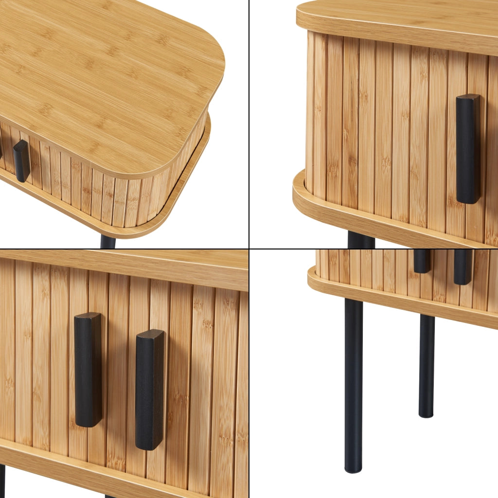 Comodino Tvedestrand con Ante Scorrevoli in Bambù - color Legno / Nero [en.casa]