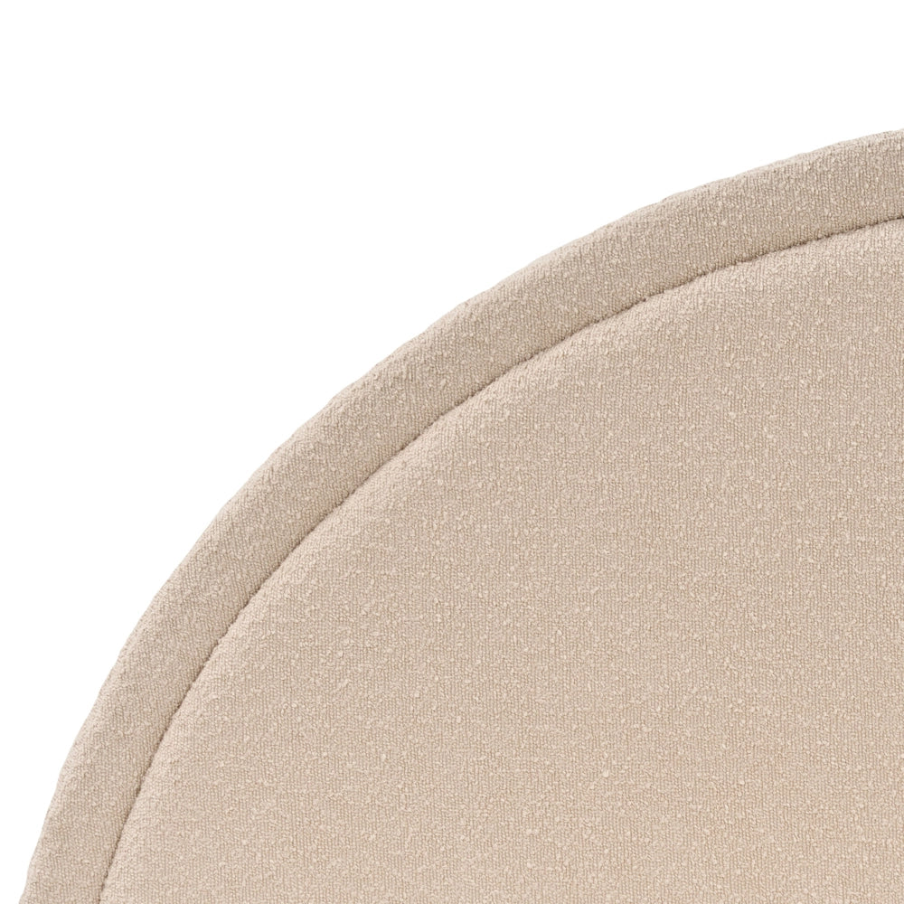 Letto matrimoniale in poliestere bouclè beige imbottito con base a doghe e testiera rotonda 180 x 200 cm minimalista retrò
