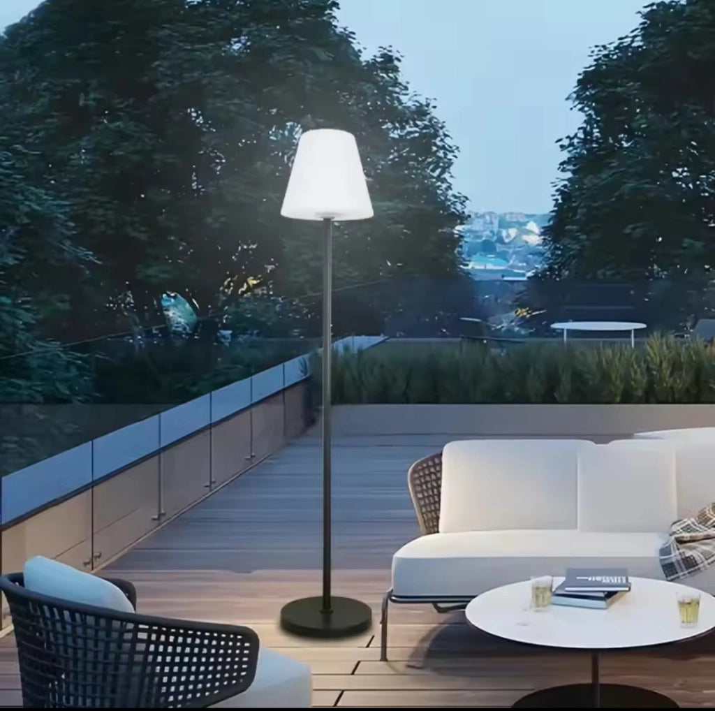 Lampada da Terra a LED da Esterno e Interno IP65 Dimmerabile luce RGB e Bianco Ricarica Solare e USB Sensore Crepuscolare Altezza 1.4 Mt con Telecomando