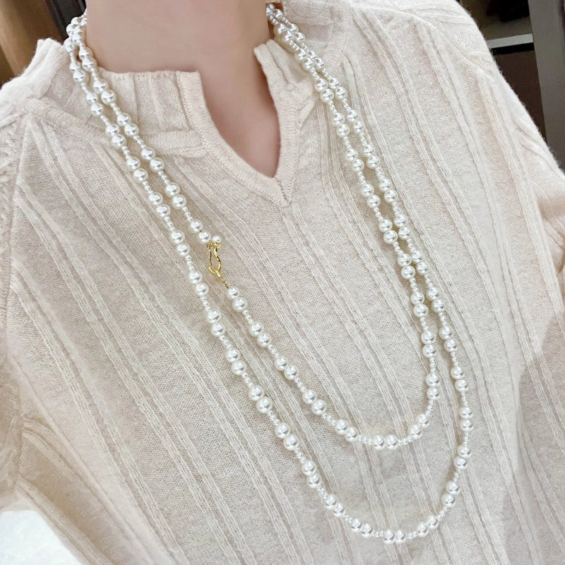 Collana da donna a pi¨´ strati di perle, con perle grandi e piccole, catena per clavicola.