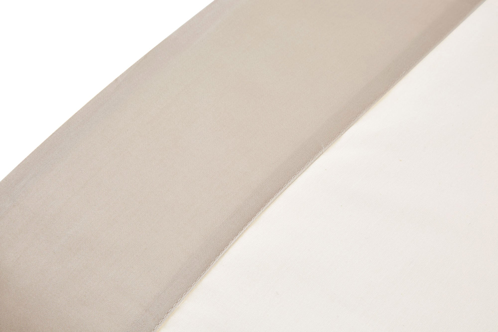 Set Lenzuola 1 Piazza e Mezzo Sopra Sotto e Federe Bordi in Raso Garrini Eveline Avorio/Sabbia