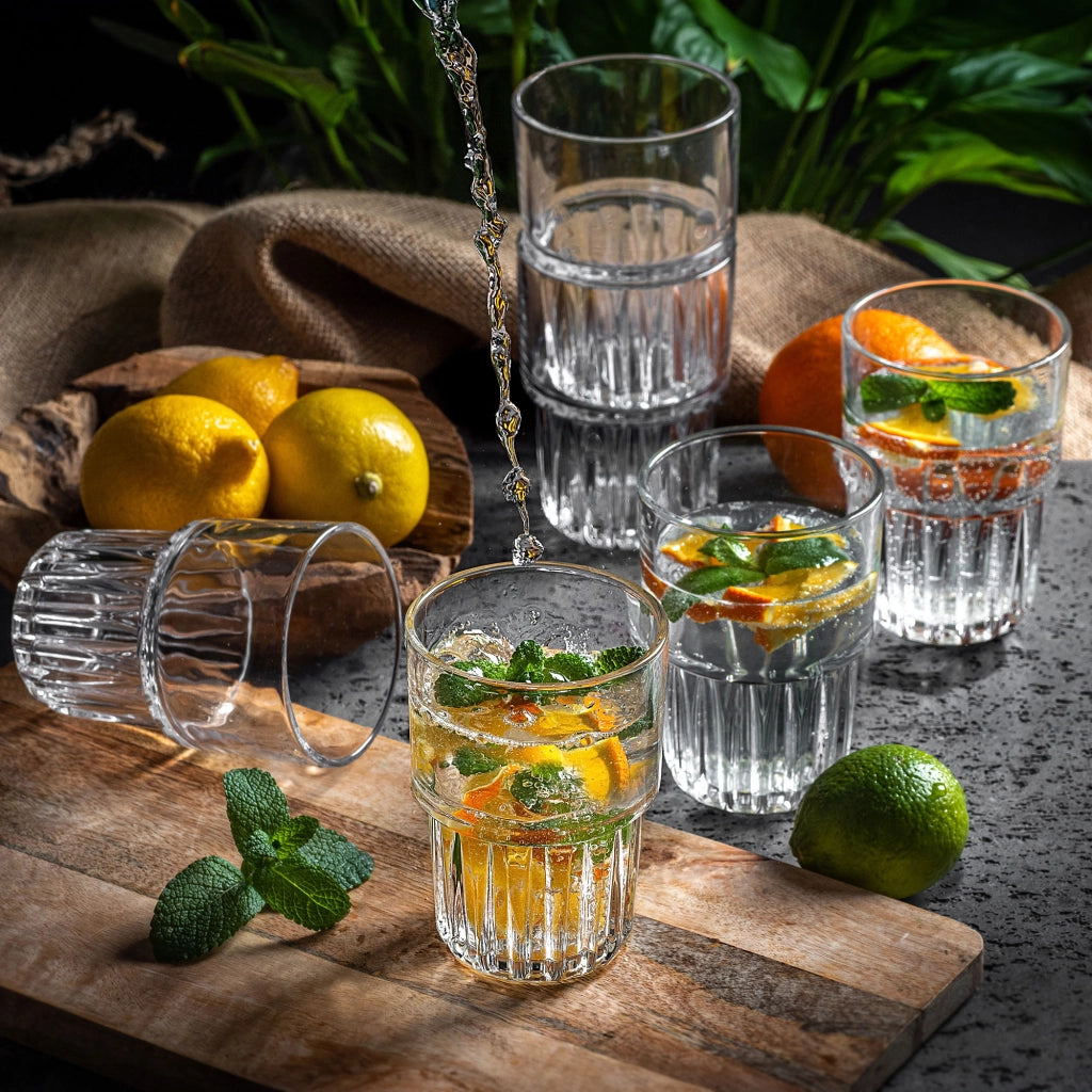 Set di 6 bicchieri KADAX per bevande fredde da 320 ml con superficie a coste.