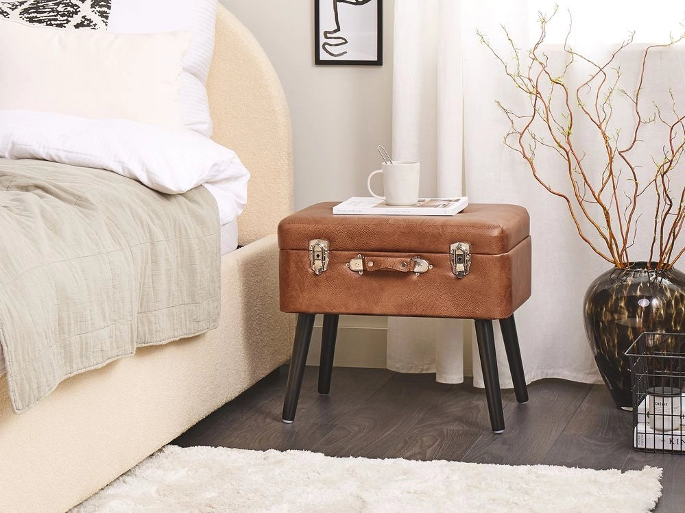 Comodino Sgabello Contenitore gambe nere imbottite in ecopelle marrone design a valigia con bottoni