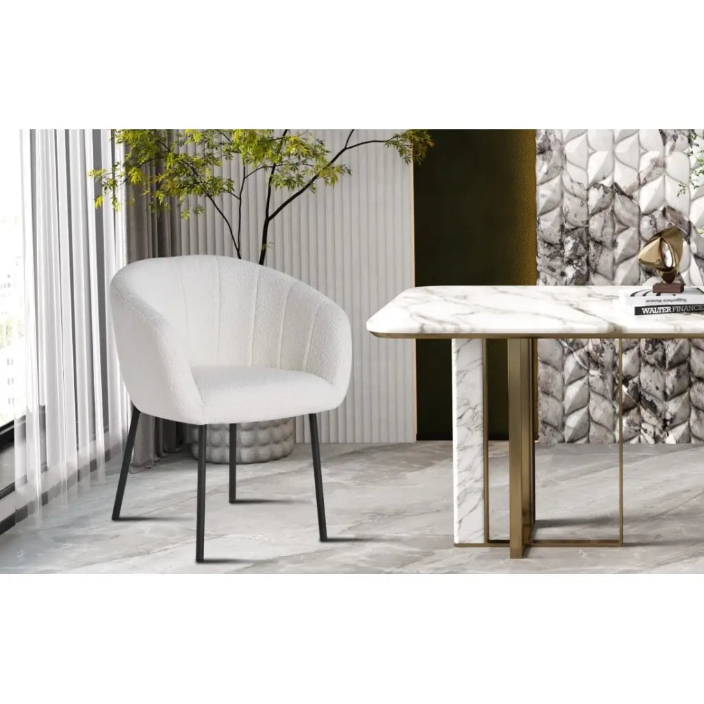 Sedia SEVILLE – Tessuto bouclé bianco – Piedi in metallo nero – H79 x L57 x P62 cm
