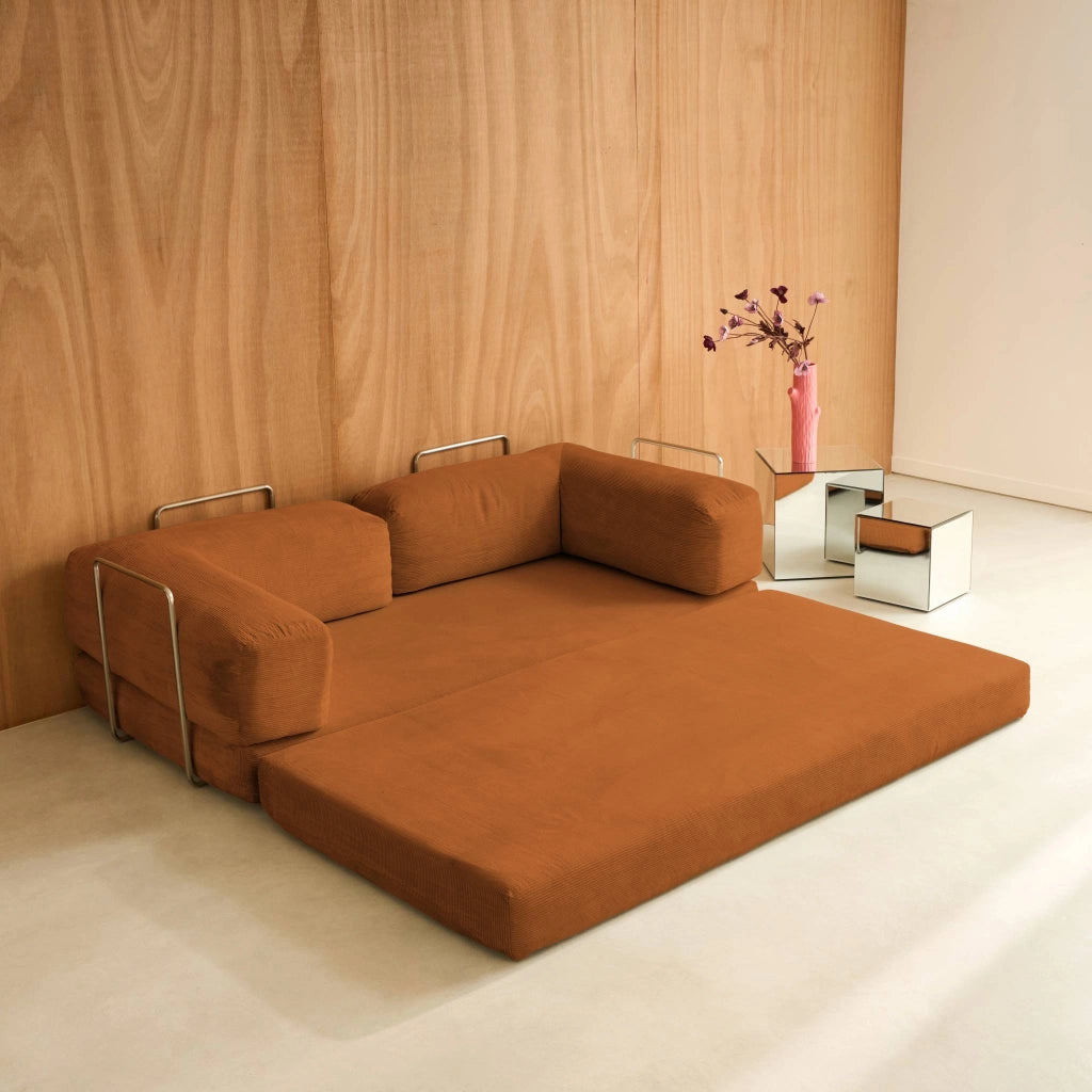 Divano letto futon in velluto a coste e struttura cromata, terracotta