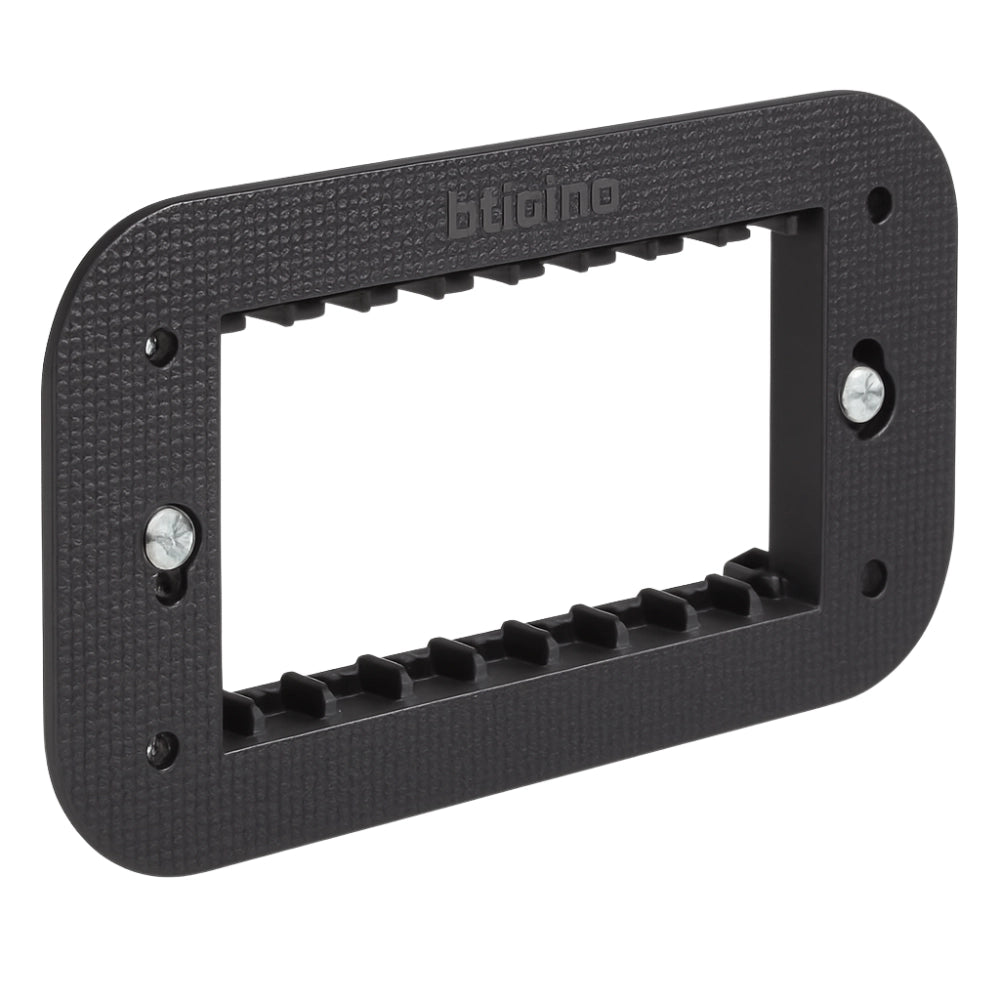 Bticino living now supporto con valva di protezione per placche modulari *** numero posti 4 moduli, confezione 1