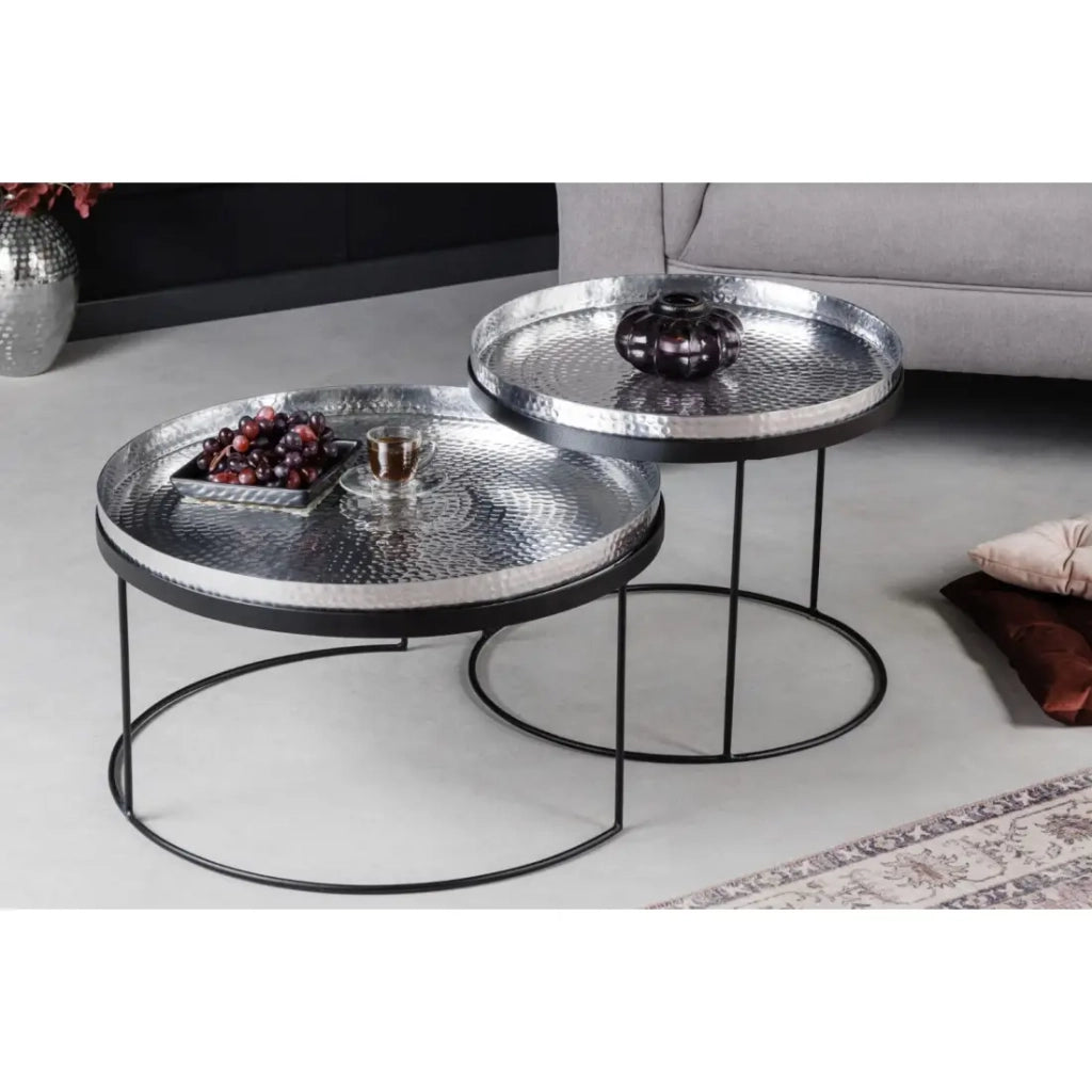 Tavolini bassi nidificati VORTEX in alluminio argentato - set di 2 tavoli rotondi design effetto martellato