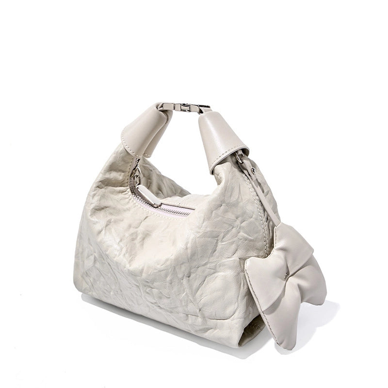 Borsa a tracolla diagonale da donna in pelle di vacchetta stropicciata, colore bianco.