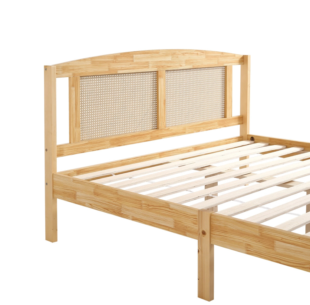 Letto matrimoniale 160x200 cm con 15 doghe e piedini centrali; legno di pino e PE-Rattan naturale