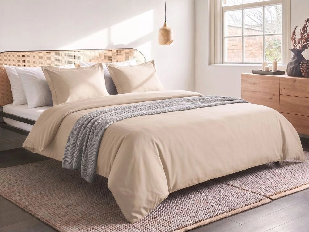 Set copripiumino e federa in cotone satinato beige 220 x 240 cm per una camera da letto moderna