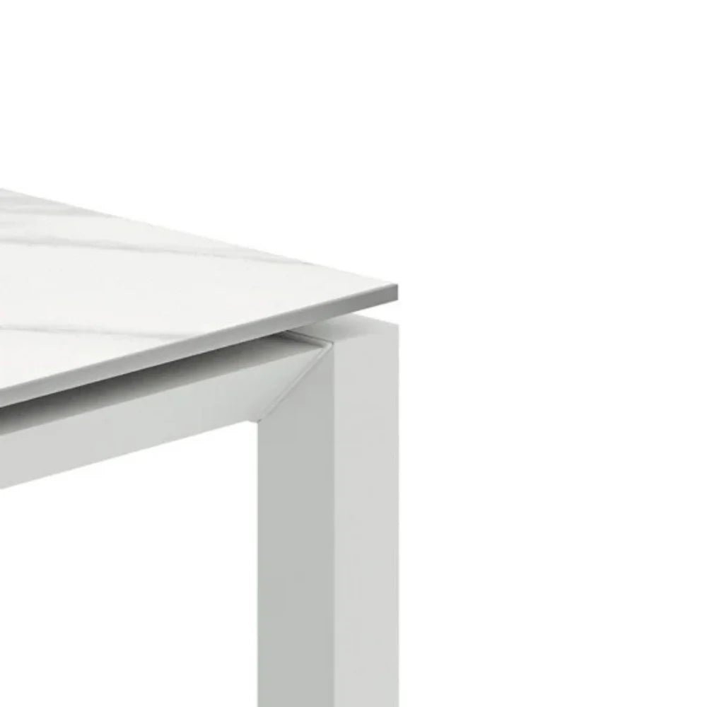 Tavolo da pranzo allungabile in ceramica effetto marmo calacatta Linear 140-220x90 cm fino a 10 posti | Duzzle