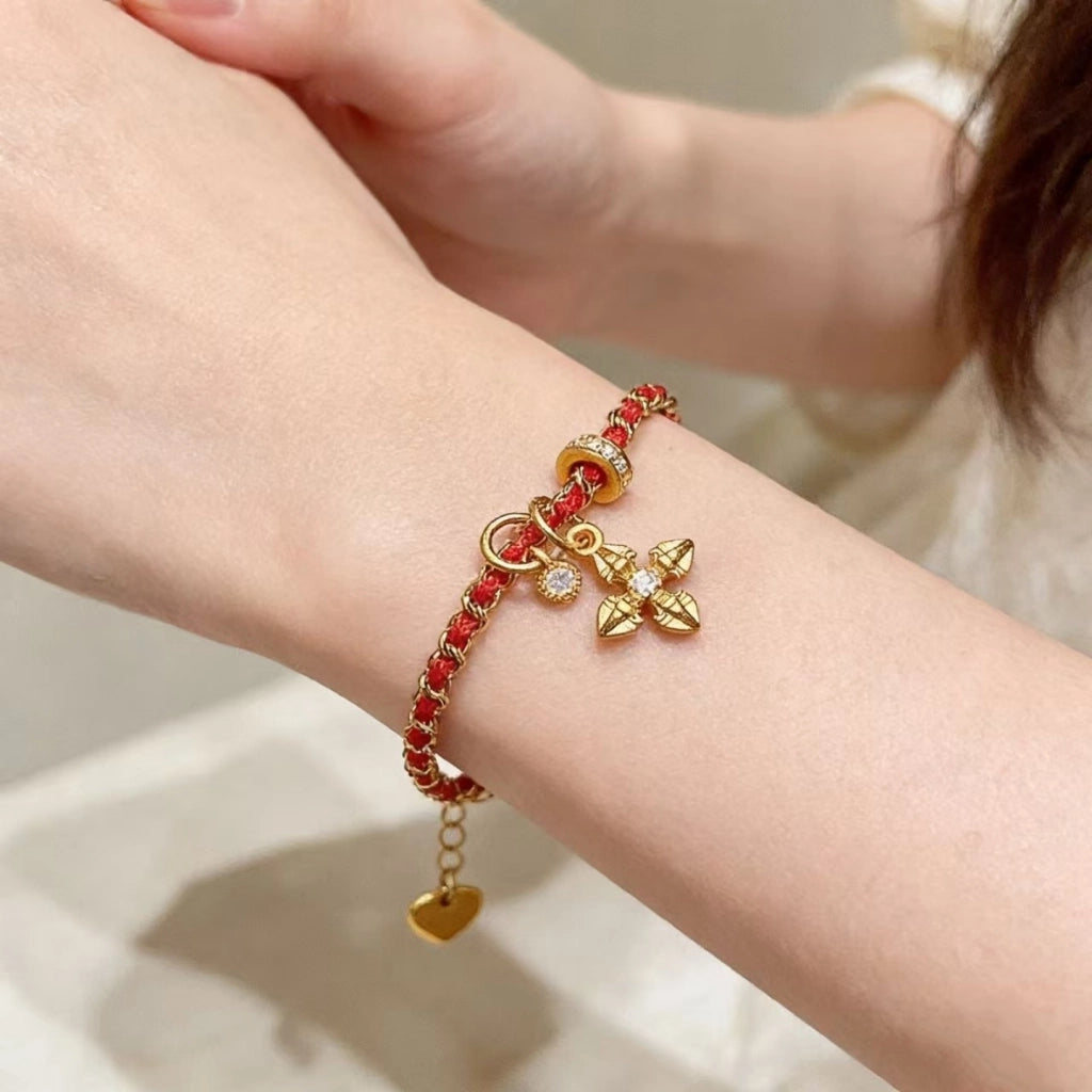 Bracciale intrecciato con zirconi a forma di croce e cuore, corda rossa e catena dorata