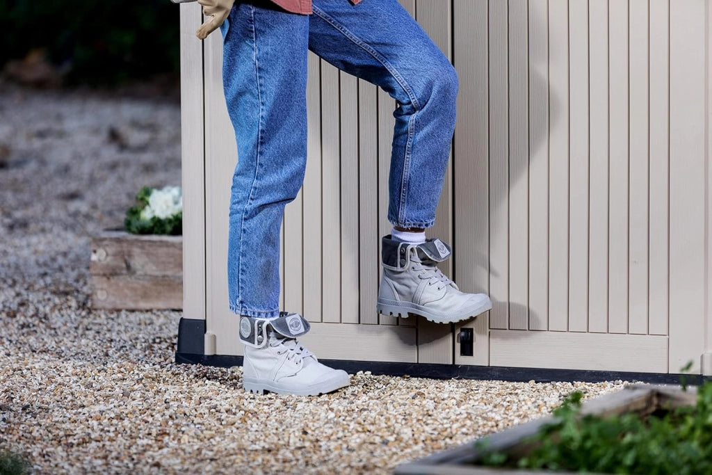 Baule porta attrezzi da esterno in resina effetto legno con doppia anta Store It Out Midi beige marrone Keter
