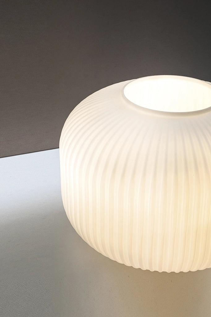 Lampada a Sospensione Rigadin in Cromo e Vetro Bianco Satinato 24cm, E27 IP20, Design Plissé Geometrico - Rossini Group