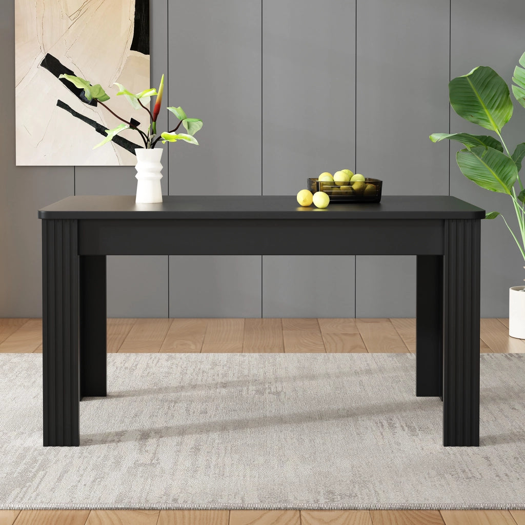 Tavolo da pranzo moderno nero con struttura a quattro gambe, piano in pannello truciolare, design essenziale e montaggio semplice