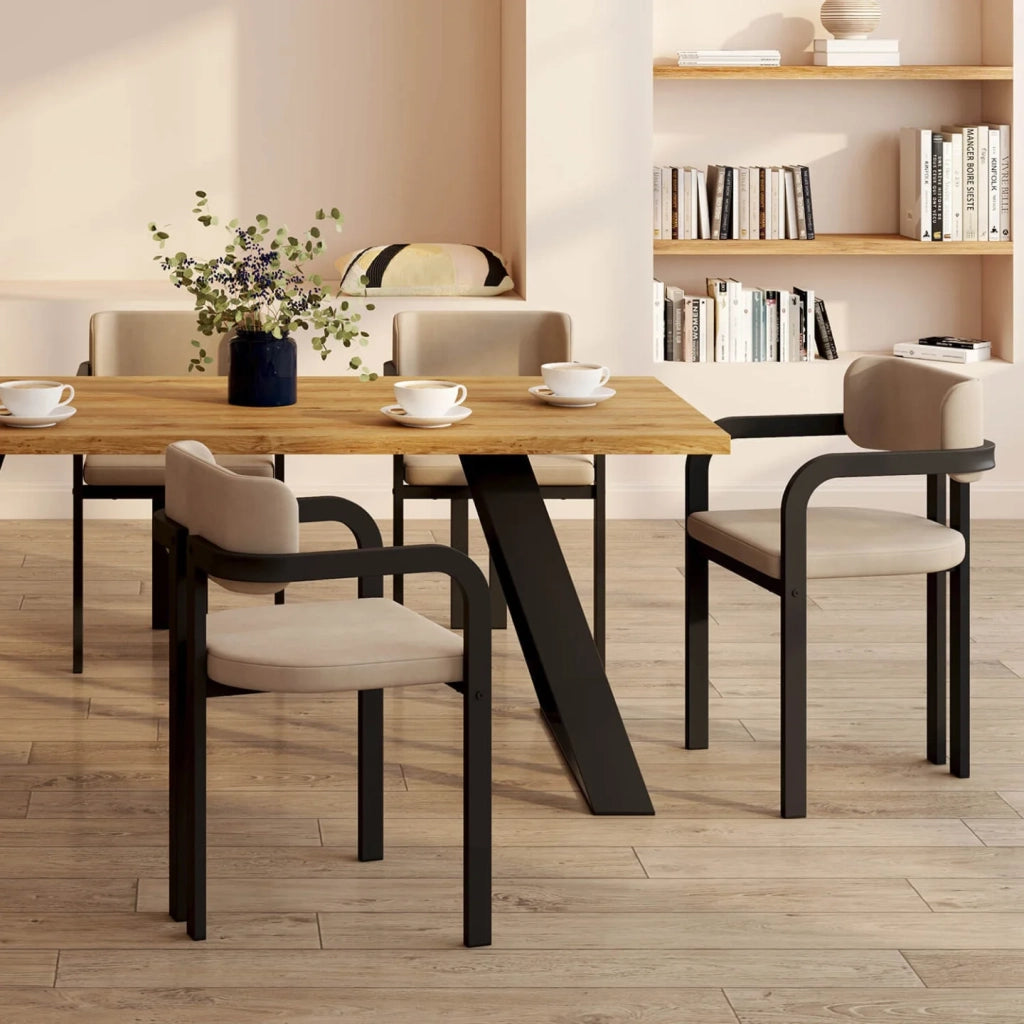 IDMarket - Set di 4 sedie da pranzo e poltrone da tavolo ESMA in metallo nero e velluto taupe con braccioli