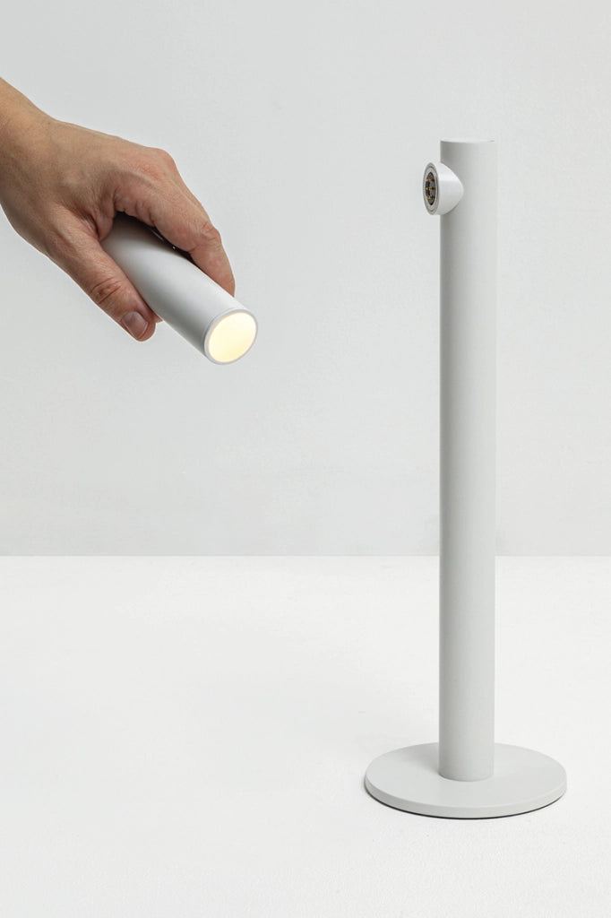 Voice Lampada da Tavolo Portatile LED 2,2W 2700K IP54 Bianca - Design Orientabile 360° con Torcia Rimovibile Magnetica e Dimmer Touch - Rossini Group