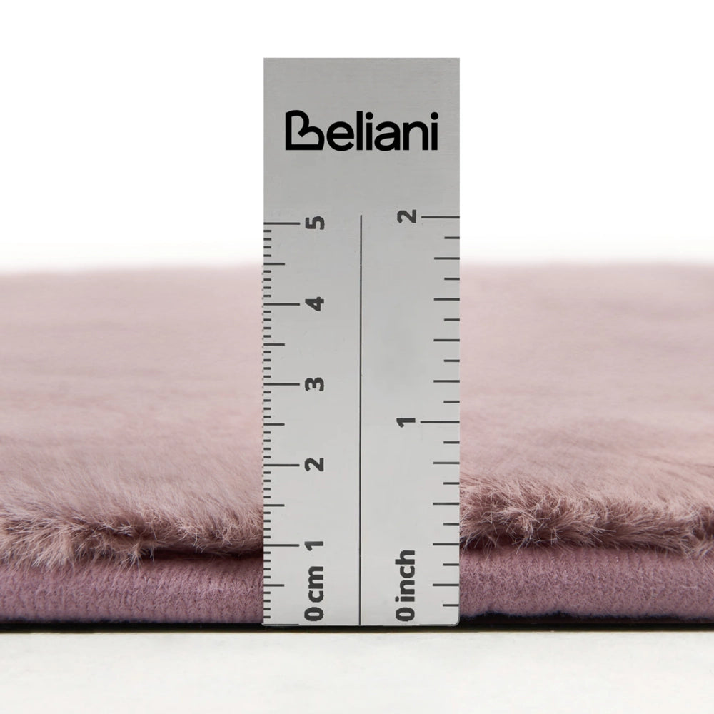 Tappeto Irregolare Viola Chiaro in Finta Pelliccia 80 x 120 cm a Pelo Lungo per Soggiorno con Retro in Poliestere Stile Moderno
