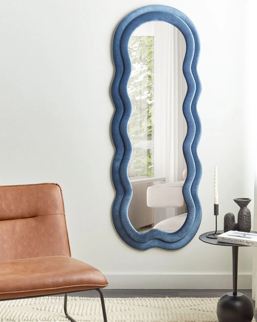 Specchio da parete blu con cornice in MDF, vetro 57 x 160 cm, forma irregolare, pezzo decorativo da parete, stile moderno.