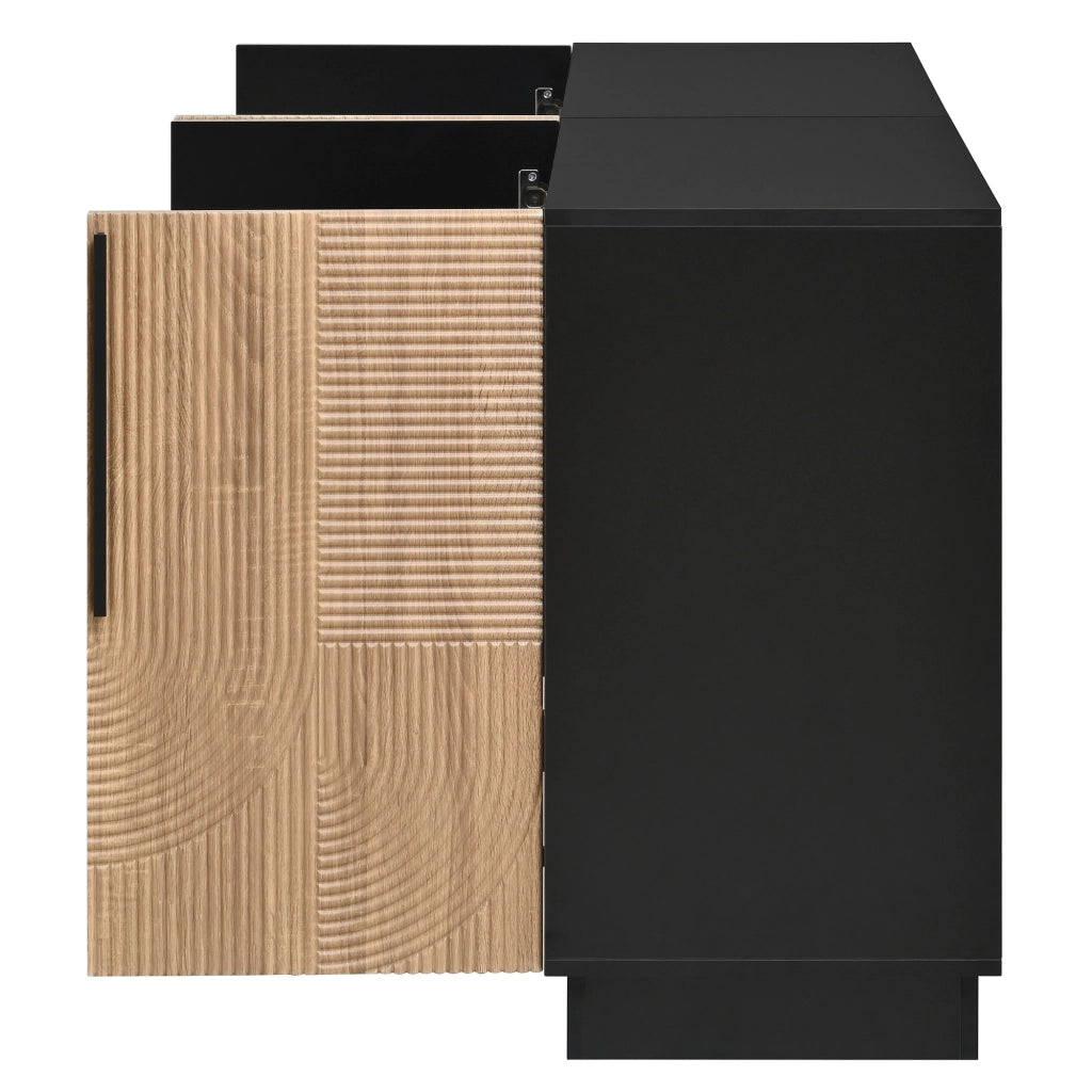Credenza, mobile contenitore, ante con rilievi, maniglie in metallo, pannelli in truciolato + MDF, colore naturale e nero