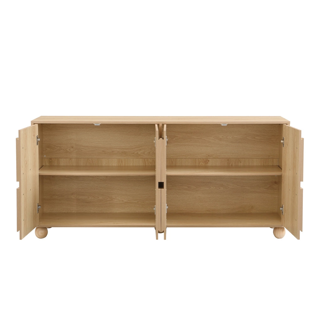 Credenza 4 ante con rilievo geometrico in legno naturale