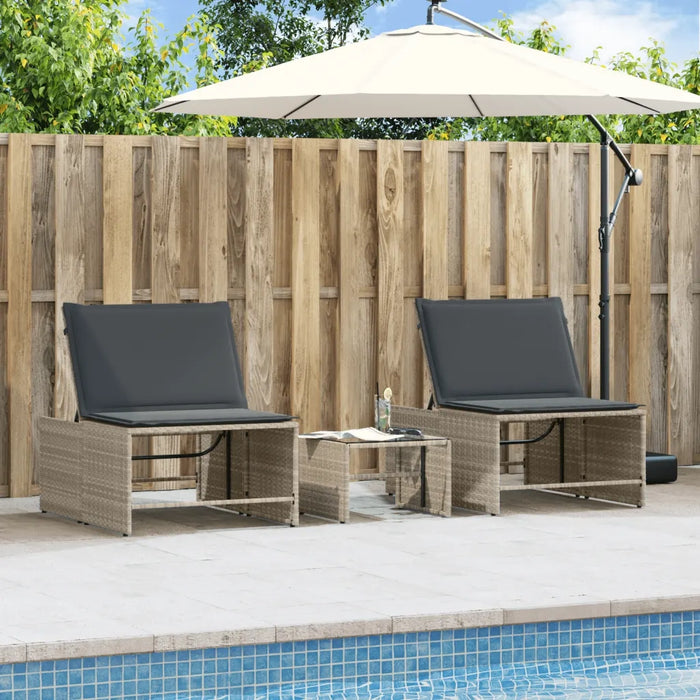 Lettini prendisole 2 pz con tavolo grigio chiaro in polyrattan 368427