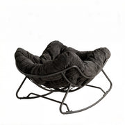 Sedia a dondolo con seduta ampia e base a slitta; schienale curvo in chenille e metallo nero 91×102.5×77 cm