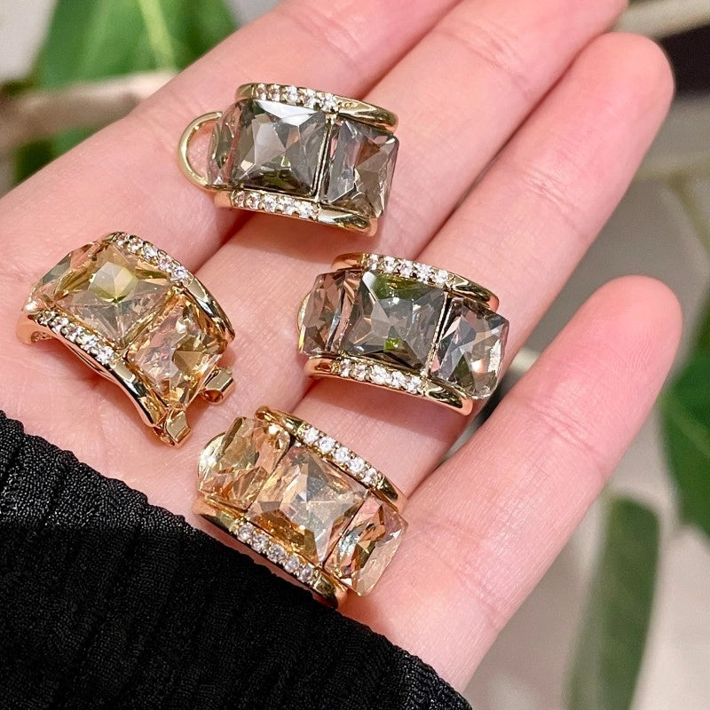 Orecchini a cerchio quadrati a forma di C con diamanti, orecchini eleganti da donna, raffinati orecchini interamente in cristallo con diamanti.
