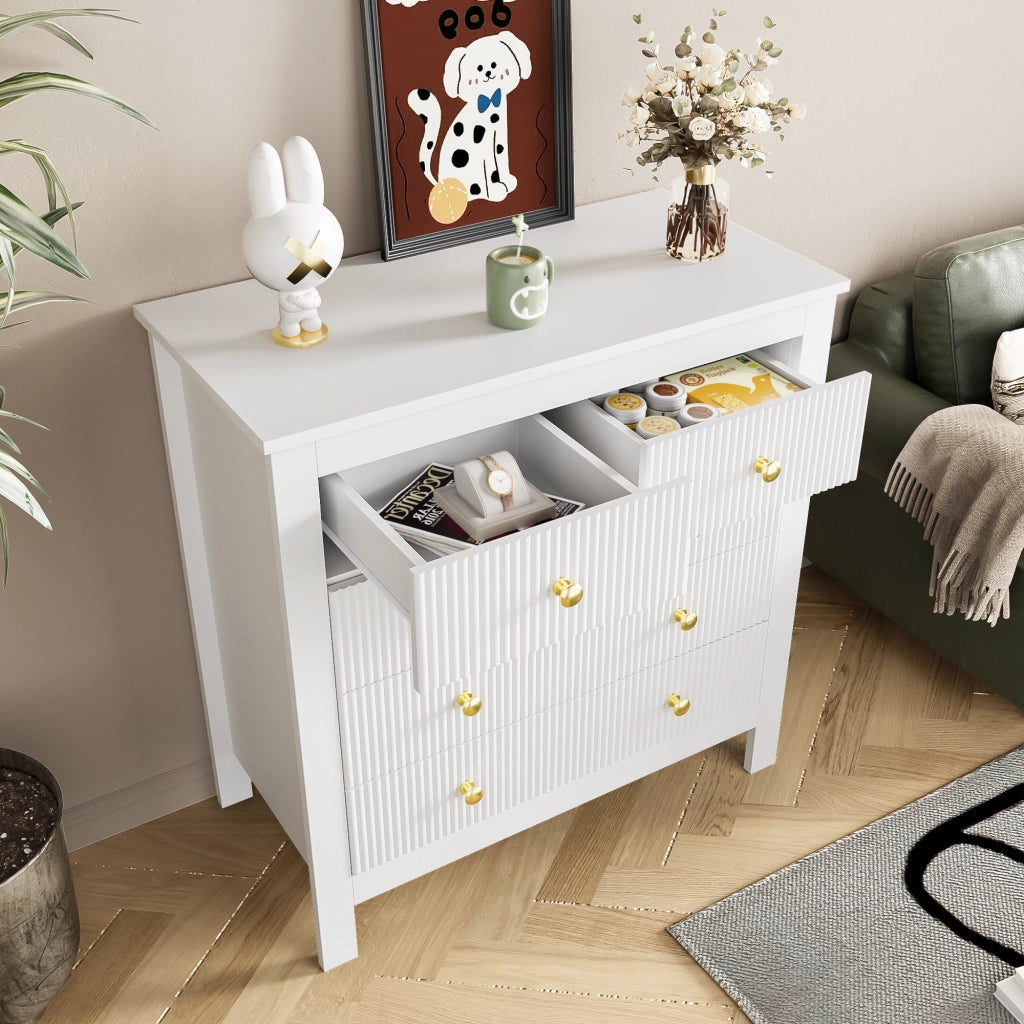 Cassettiera con 5 Cassetti; Frontali Testurizzati e Maniglie Dorate; Stile Elegante; in Pannello di Particelle; Bianco; 80;5??39;5??79 cm