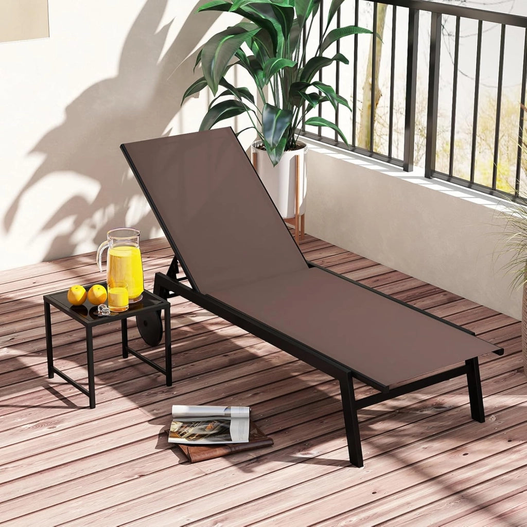 Lettino Prendisole da Giardino con Tavolino, Schienale Rgolabile 5 Livelli, 2 Ruoti, Sdraio da Patio in Tessuto Traspirante, per Piscina Terazza, Portata 150+50 kg (Marrone)