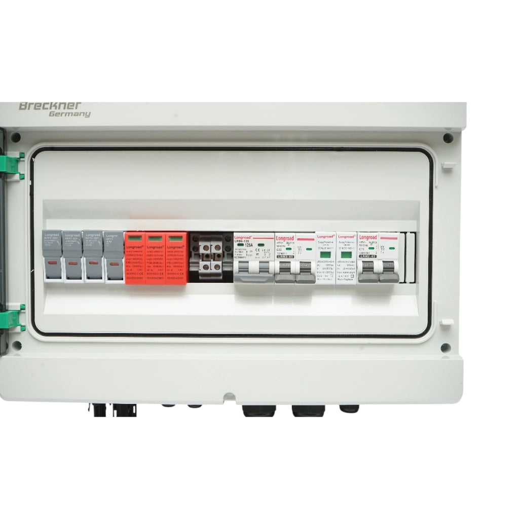 Quadro di protezione DC/AC equipaggiato per sistemi fotovoltaici da 3–5 kW, con protezione per batterie da 125 Ah, per inverter ON/OFF Grid prosumer.