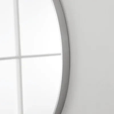 Specchio bagno 80 cm con cornice argento e installazione a parete