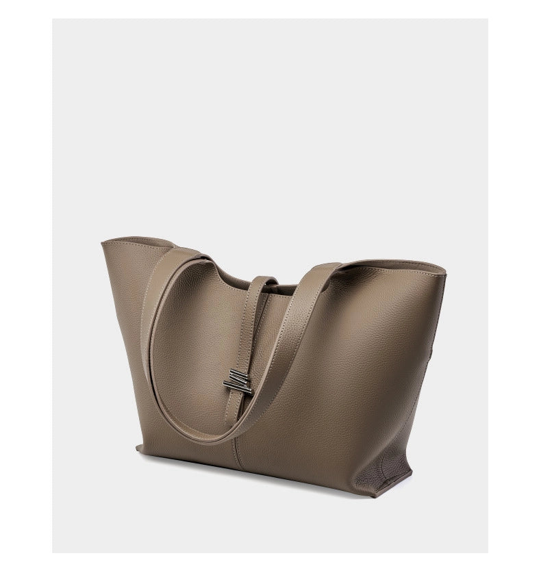 Borsa a tracolla da donna in vera pelle, colore grigio.