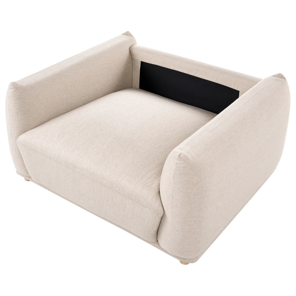 Poltrona in tessuto beige con gambe in legno morbido, da salotto con braccioli, stile moderno