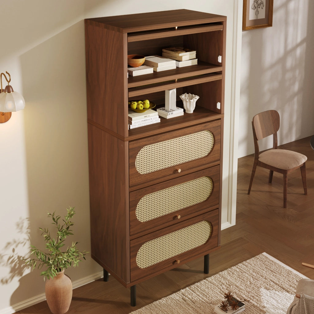 Credenza alta in noce con rattan, 5 ante ribaltabili e vani contenitore, per soggiorno e cucina, 80 × 40 × 163 cm