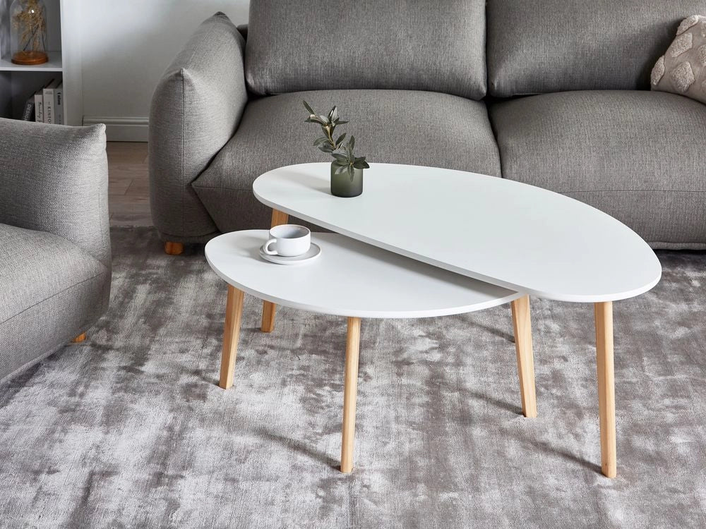 Set di 2 tavolini da caffè gambe in legno di pino piano in MDF stile scandinavo MDF bianco