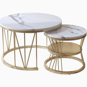 Set di 2 Tavoli da Salotto a Rondi con Struttura in Metallo e Foglia di Marmo – 70x70x45 cm – Set di Tavolo da Soggiorno Moderno