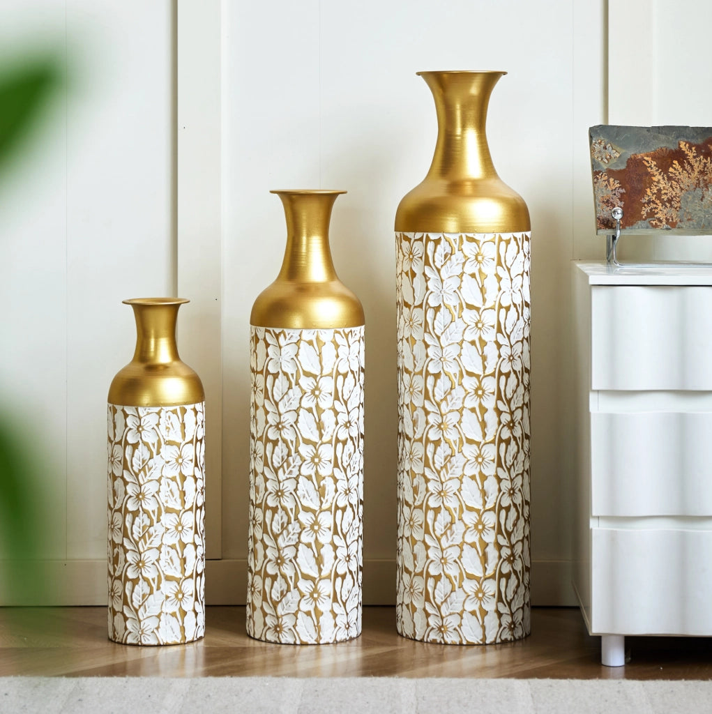 Set di 3 vasi da pavimento in metallo oro e bianco; altezze 50; 66 e 85 cm