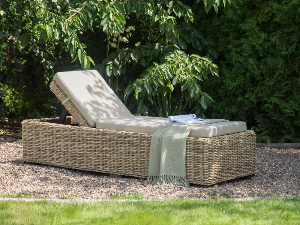 Lettino da giardino in vimini naturale con cuscino regolabile stile boho tradizionale