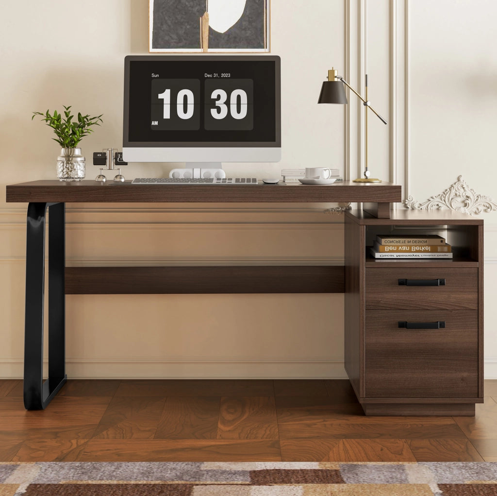 Scrivania 135x54 cm con vano aperto e cassetto silenzioso in MDF e metallo marrone