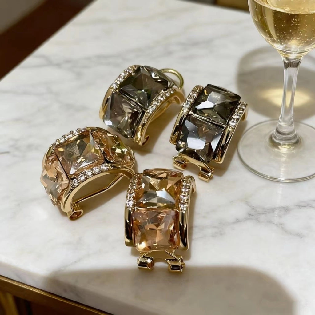 Orecchini a cerchio quadrati a forma di C con diamanti, orecchini eleganti da donna, raffinati orecchini interamente in cristallo con diamanti.