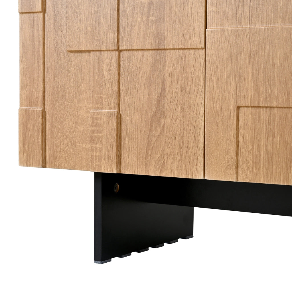 Credenza con 3 ante e ripiani regolabili, frontale geometrico, in bambù e MDF, naturale e nero, 105 × 33,5 × 76 cm