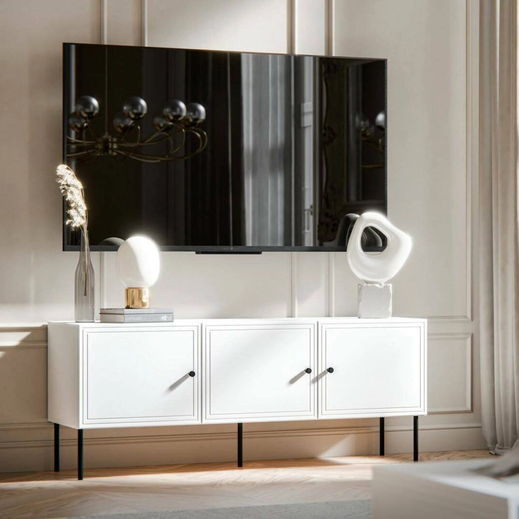 Mobile porta TV Sarzana, Madia da salotto con tre ante battenti, Rialzato da terra, 151x40 h60 cm, Bianco