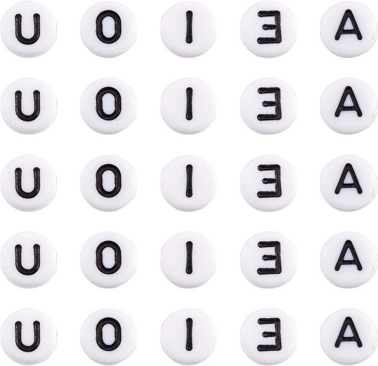 500 pezzi di alfabeto circolare piatto di acrilico 7 mm disco bianco punto di aggancio lettere tondeggianti sostegno di distanza kralen singole con lettere A E I O U per creare gioielli kralen artigianato.